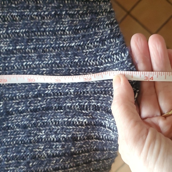 BCBGmaxAzria hi/lo sweater vest. Over sized M/L - Picture 4 of 9